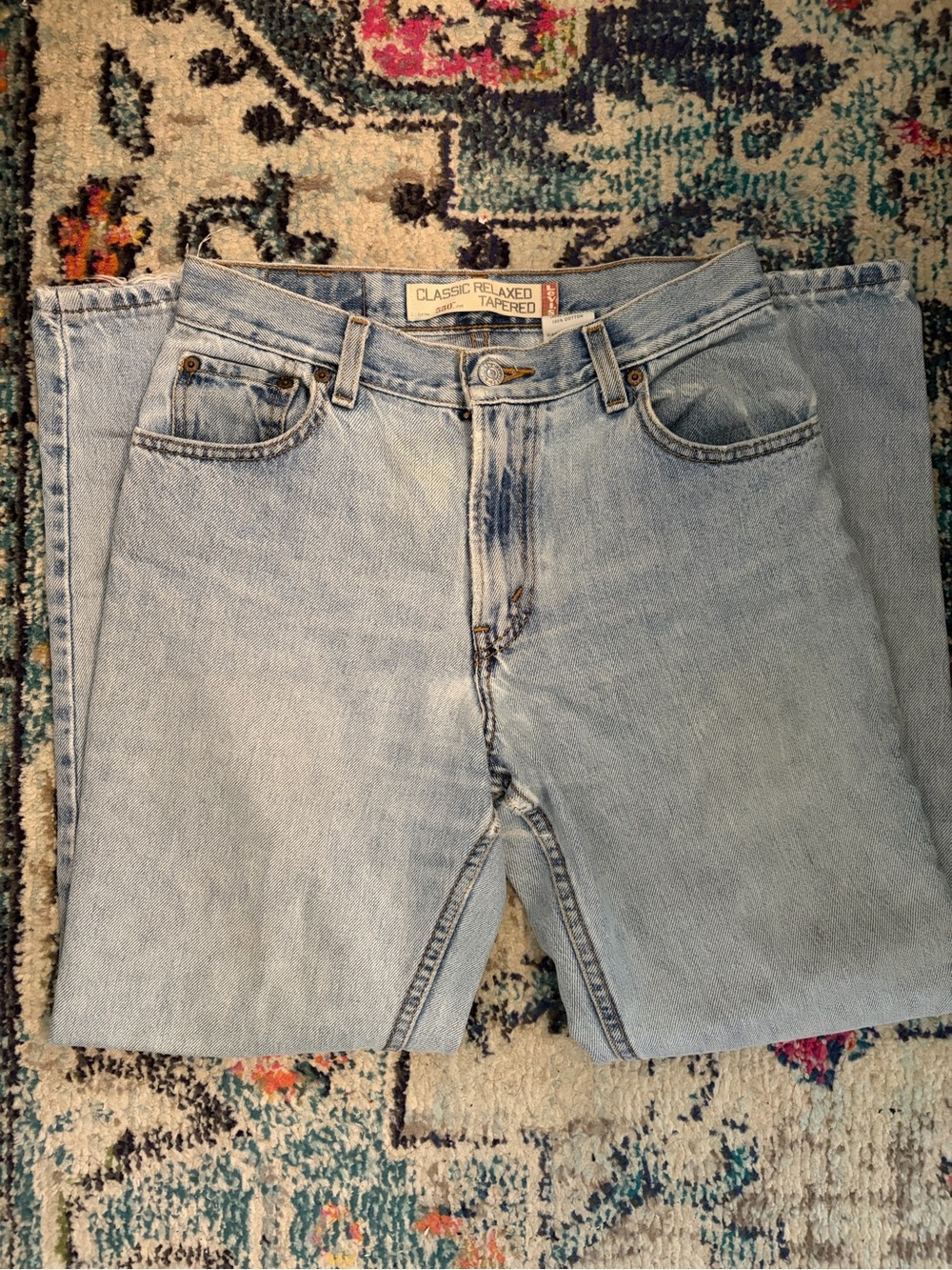 vintage levi 550 light wash classic relaxed and tapered jeans